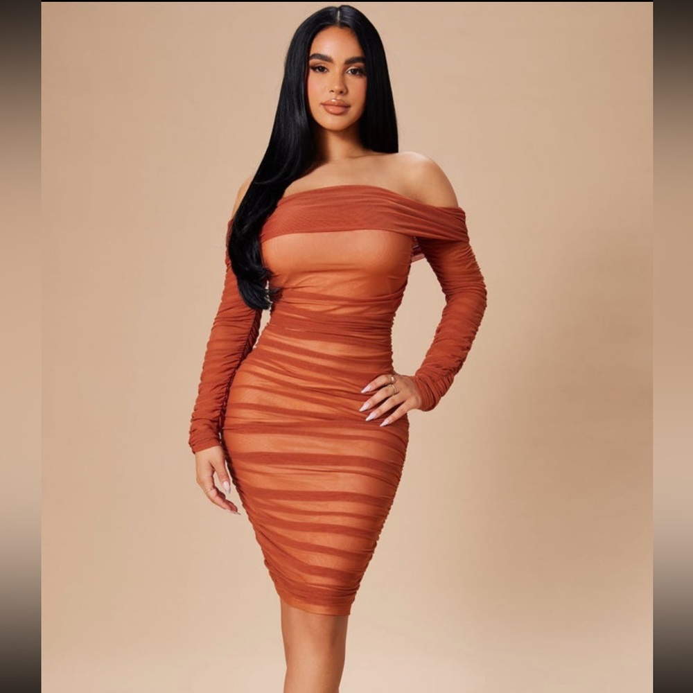 Fashion Nova Ruched midi dress